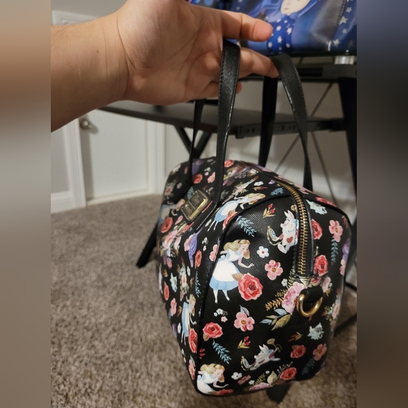 Loungefly Disney Alice In Wonderland floral duffel bag - Picture 8 of 10